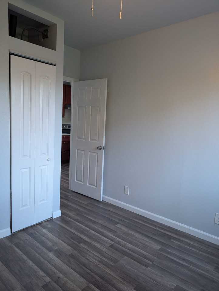 25531 Franklin Avenue - Photo 2 of 11