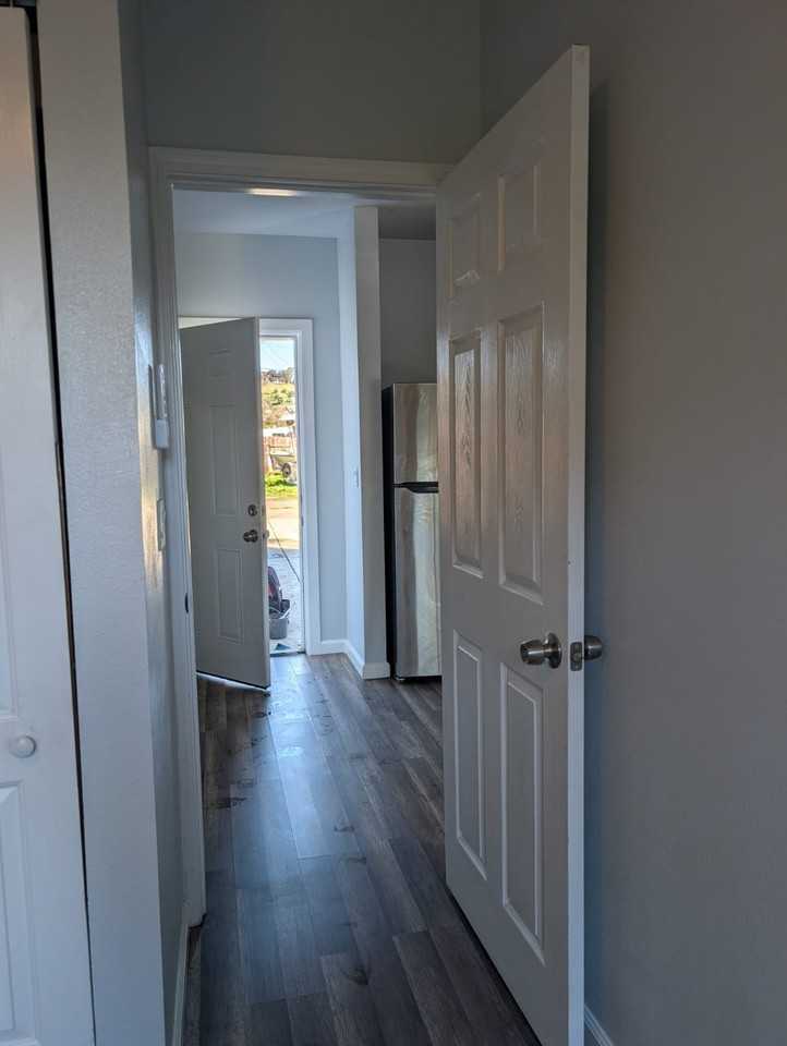 25531 Franklin Avenue - Photo 3 of 11