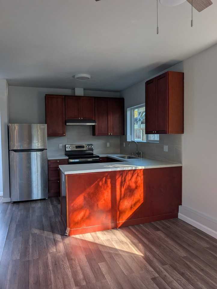 25531 Franklin Avenue - Photo 4 of 11