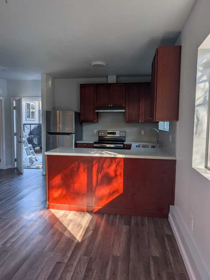 25531 Franklin Avenue - Photo 5 of 11