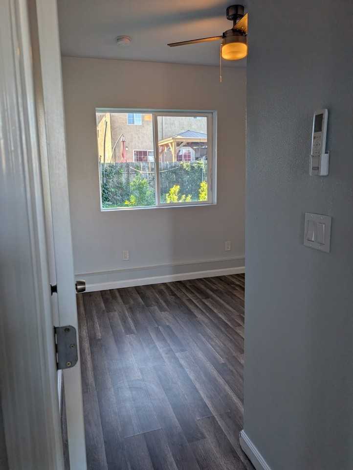 25531 Franklin Avenue - Photo 7 of 11