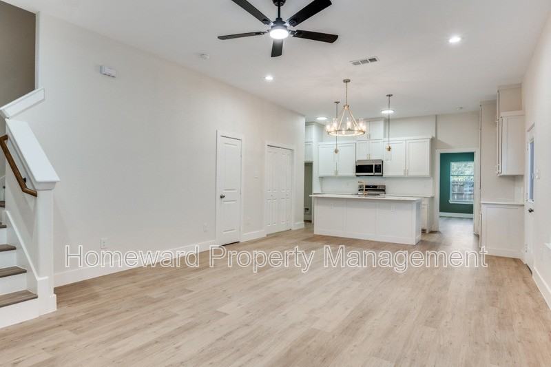 827 Stamps Ave - Photo 3 of 12