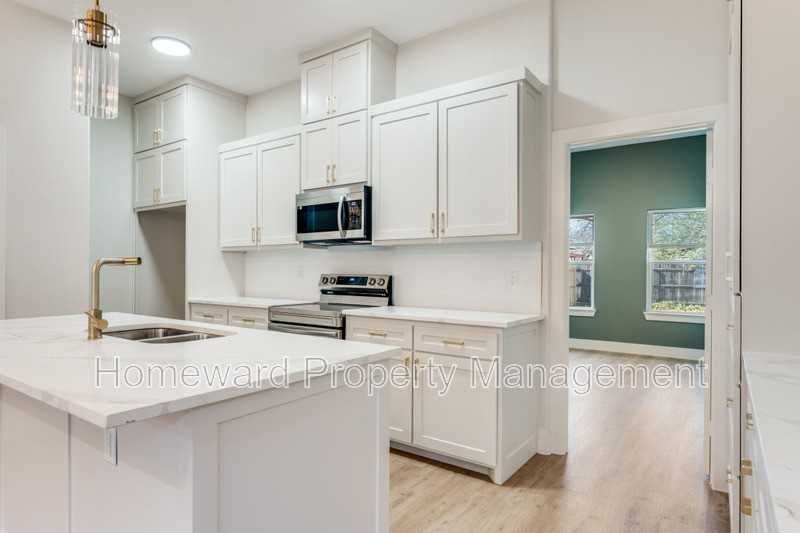 827 Stamps Ave - Photo 5 of 12