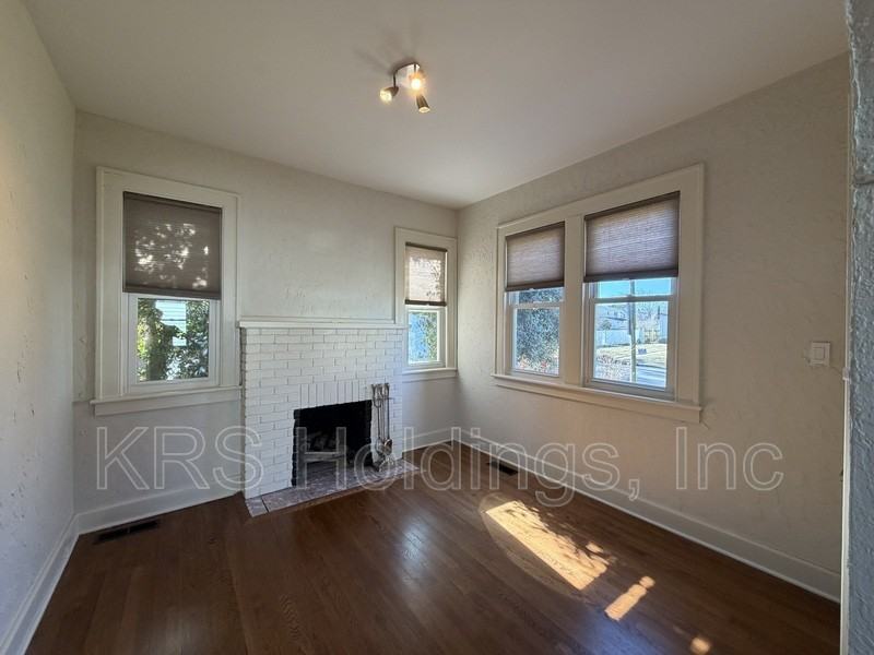 210 Shenandoah Rd - Photo 2 of 21