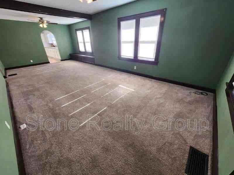 1812 S 11th St - Photo 2 of 10