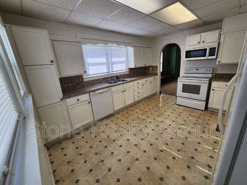 1812 S 11th St - Photo 4 of 10