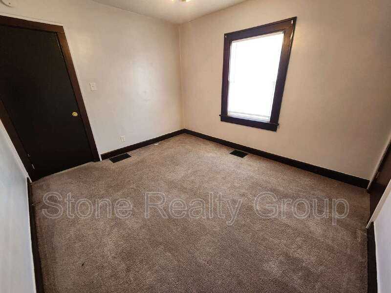 1812 S 11th St - Photo 5 of 10