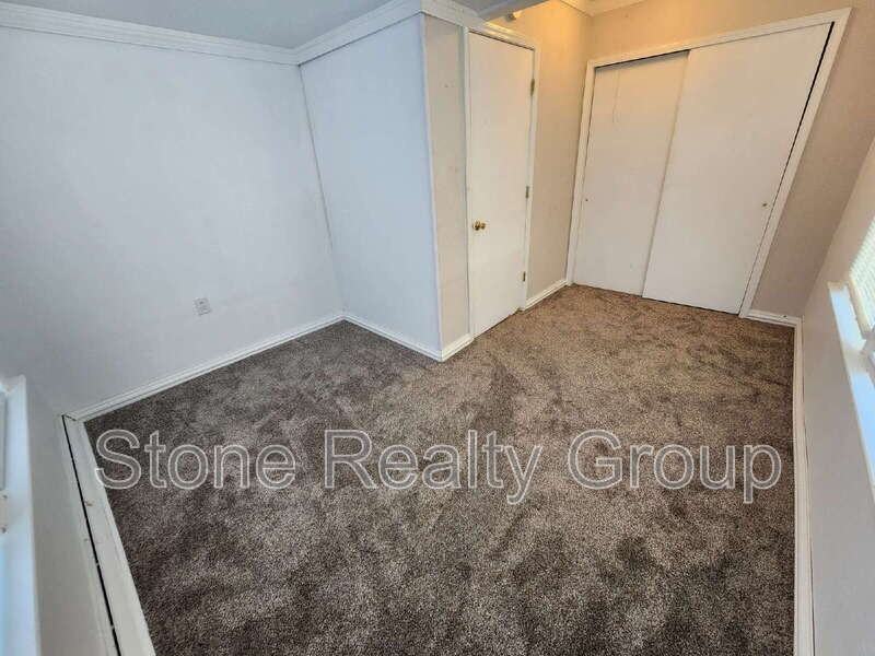 1812 S 11th St - Photo 6 of 10