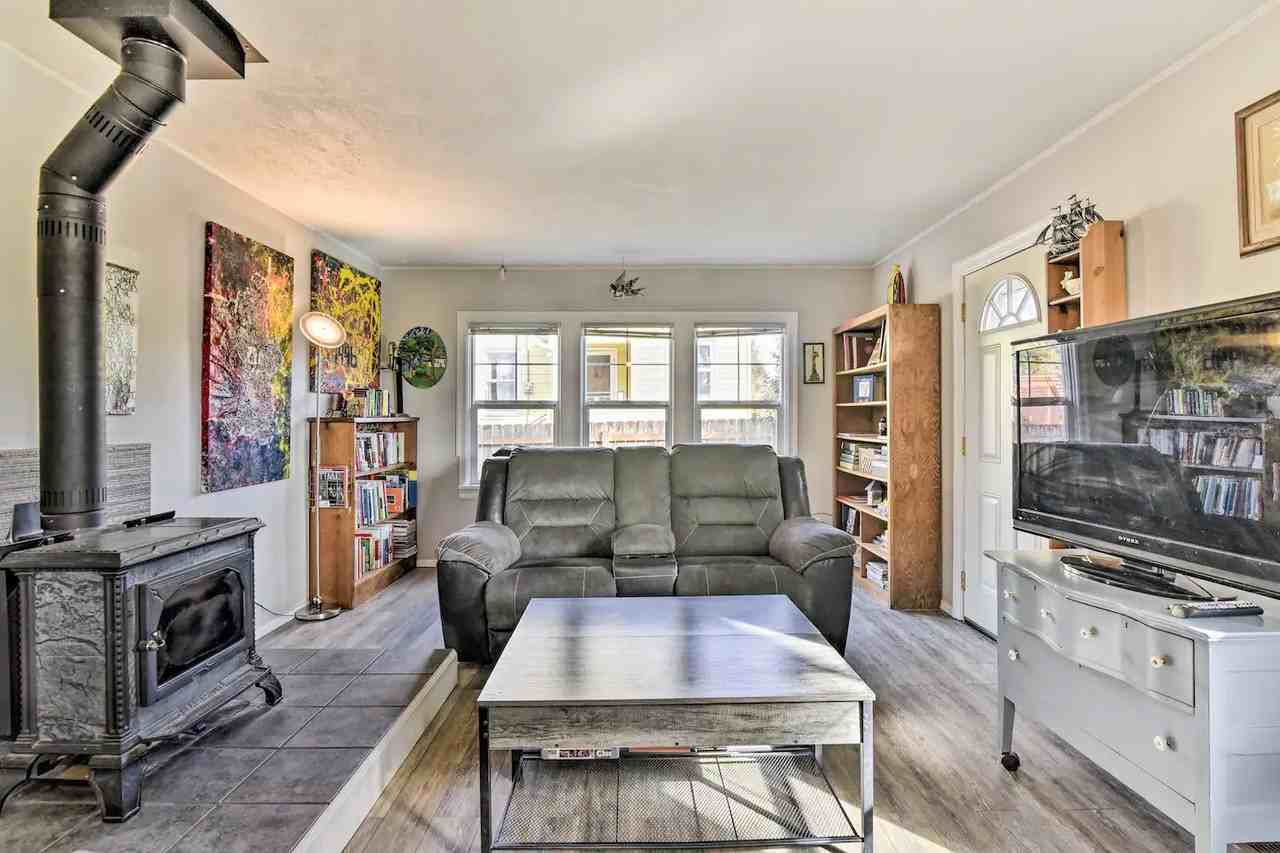 8311 Northeast Sacramento Street - Photo 6 of 24