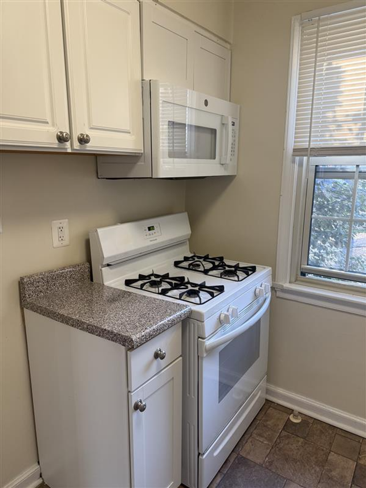 Jericho Manor Apartments - Photo 7 of 21