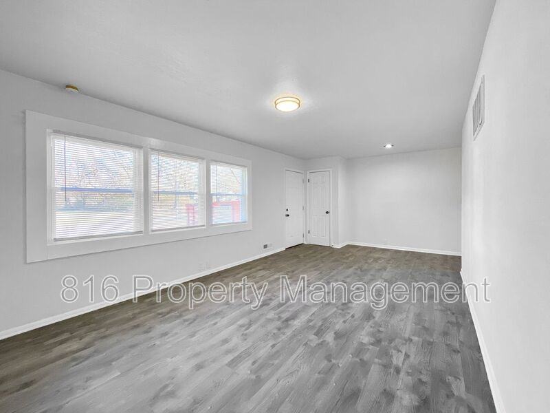 6607 E 110th Ter - Photo 7 of 15