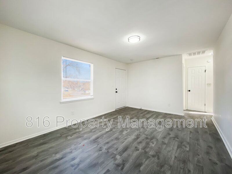 5205 Locust Ave - Photo 2 of 18