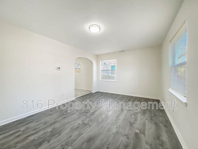 5205 Locust Ave - Photo 3 of 18