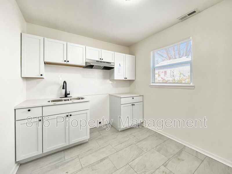 5205 Locust Ave - Photo 4 of 18