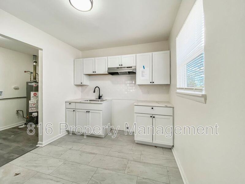 5205 Locust Ave - Photo 5 of 18