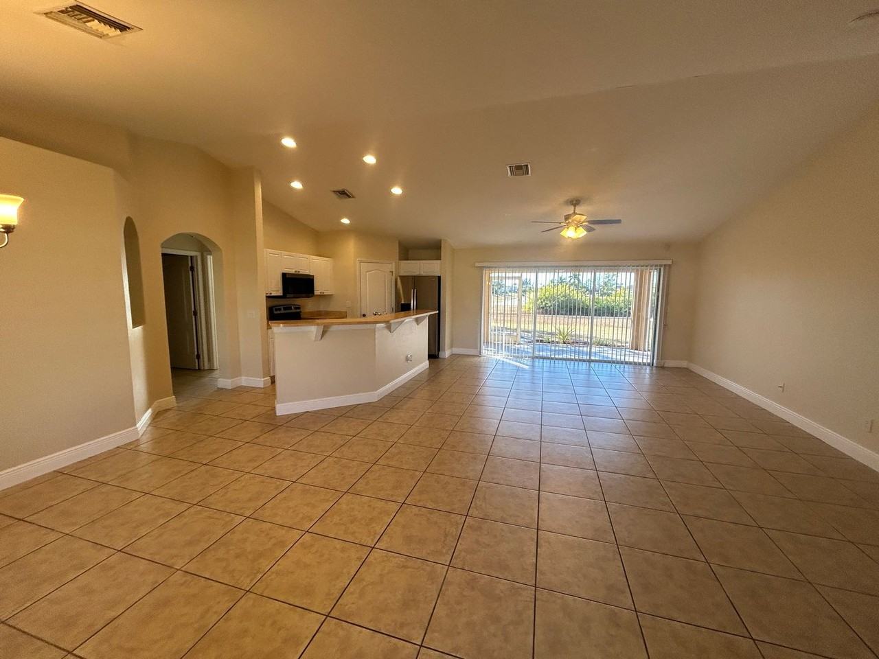 1900 Kismet Pkwy W - Photo 2 of 19