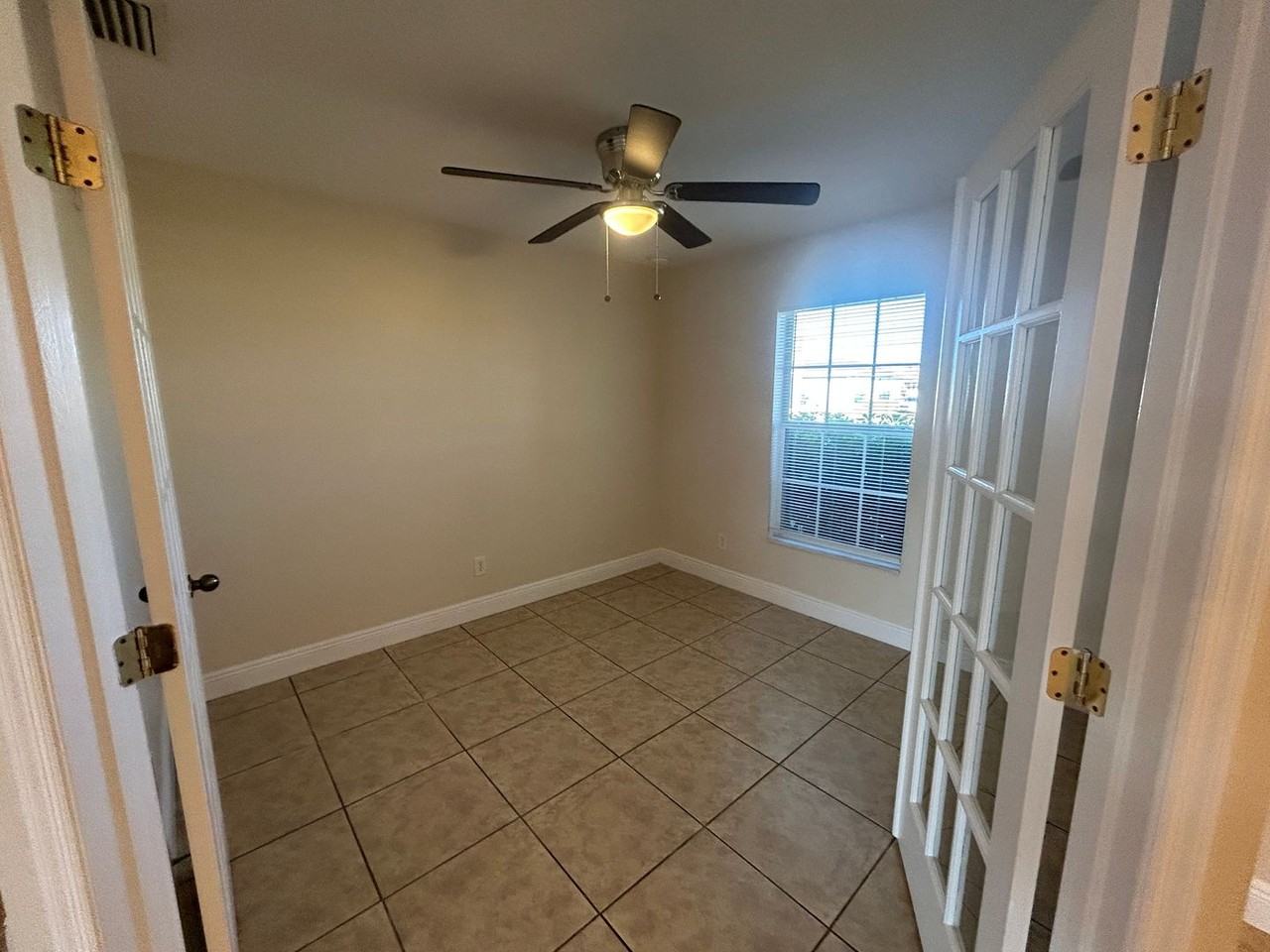 1900 Kismet Pkwy W - Photo 5 of 19