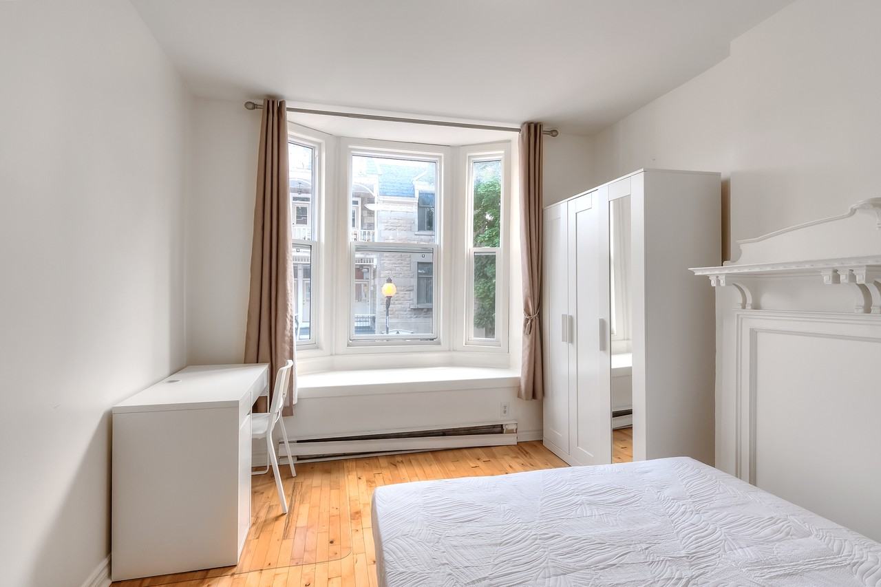 3682 Avenue Coloniale - Photo 2 of 17