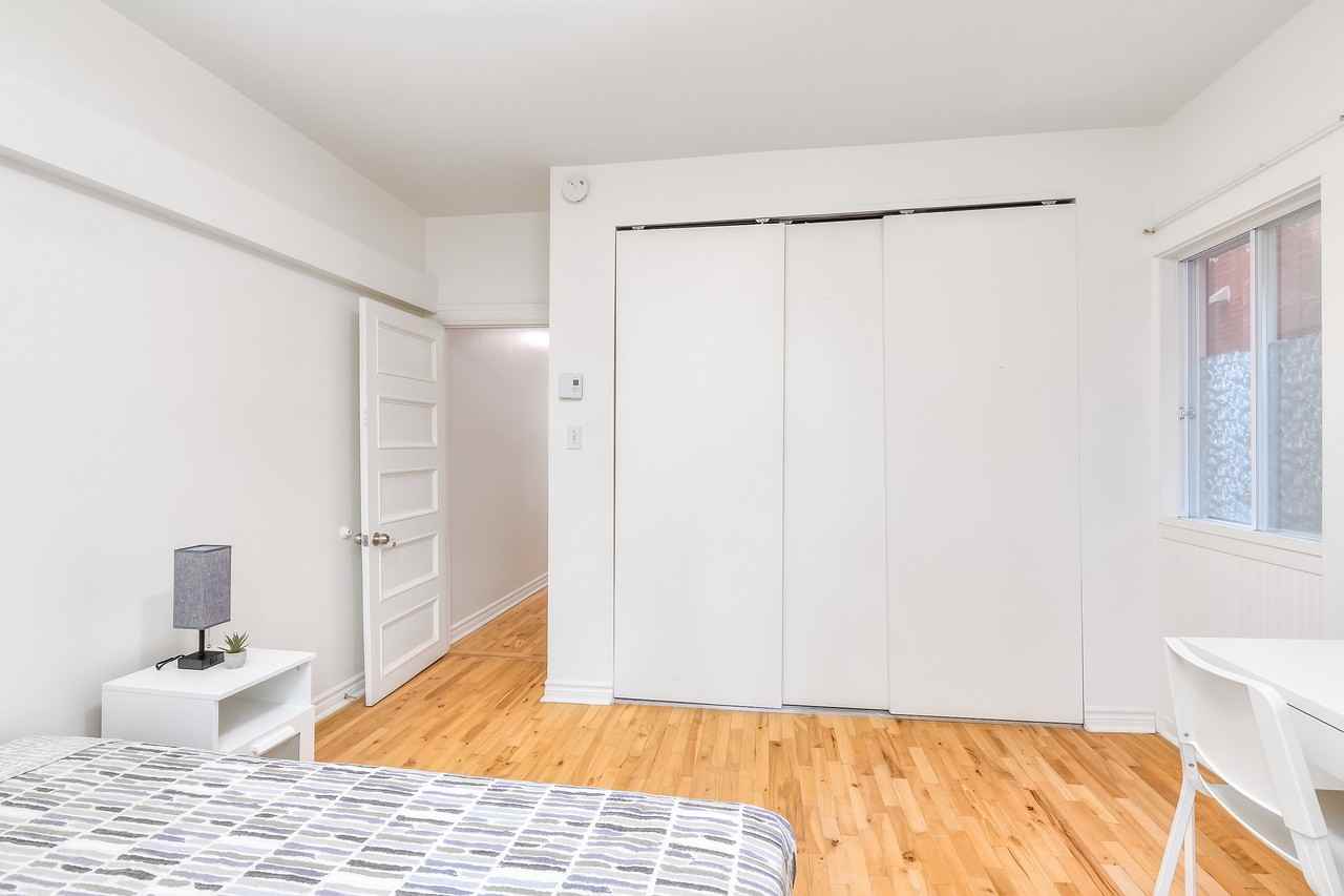 3682 Avenue Coloniale - Photo 3 of 17