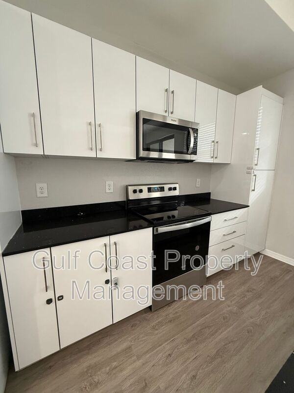 3315 53rd St W - Photo 7 of 34