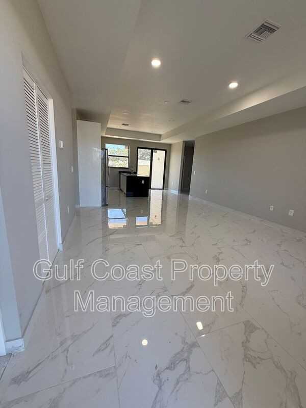 1914 Ne 18th Ave - Photo 3 of 25