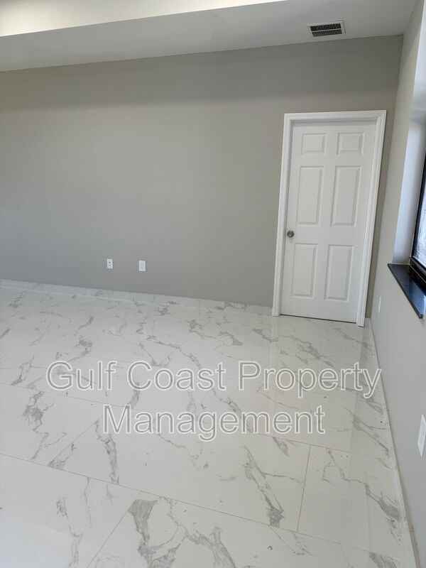 1914 Ne 18th Ave - Photo 4 of 25