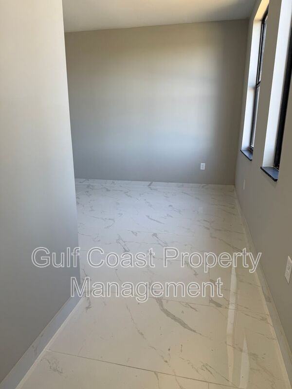 1914 Ne 18th Ave - Photo 6 of 25