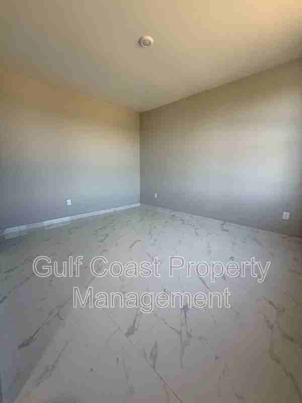 1914 Ne 18th Ave - Photo 7 of 25