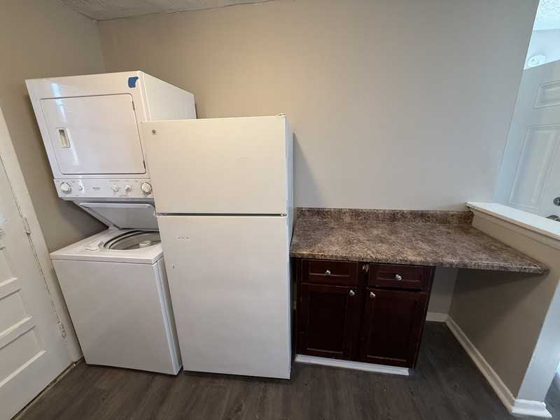 2086 Hubert Ave - Photo 3 of 14