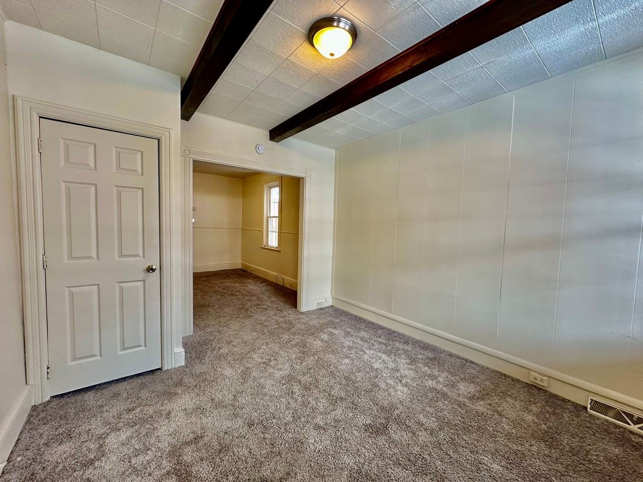 736 E Marion St - Photo 2 of 11