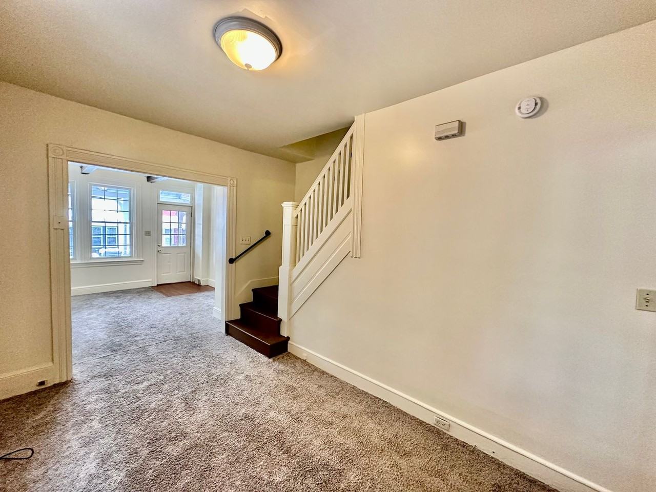 736 E Marion St - Photo 3 of 11