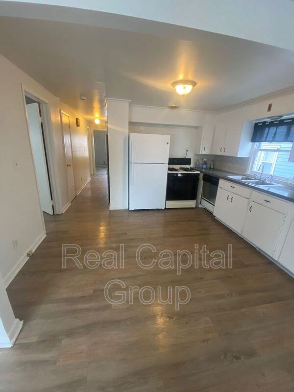 180 Euclid Ave #1 - Photo 4 of 9