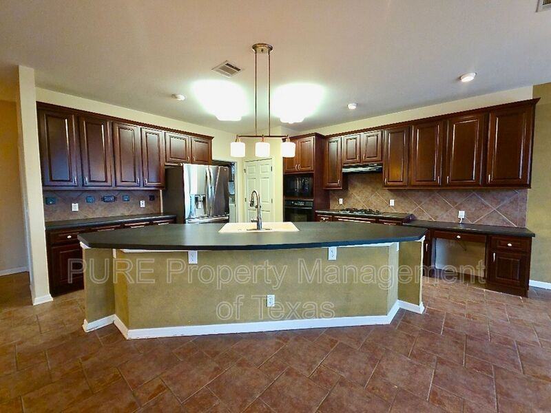 1103 Seton Hall Ln - Photo 7 of 33