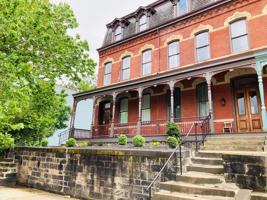 featured image of 1419 N Franklin St