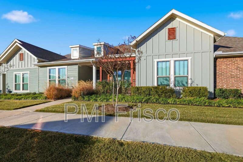 1044 3rd St - Photo 3 of 27