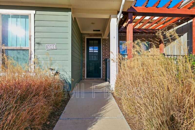 1044 3rd St - Photo 5 of 27