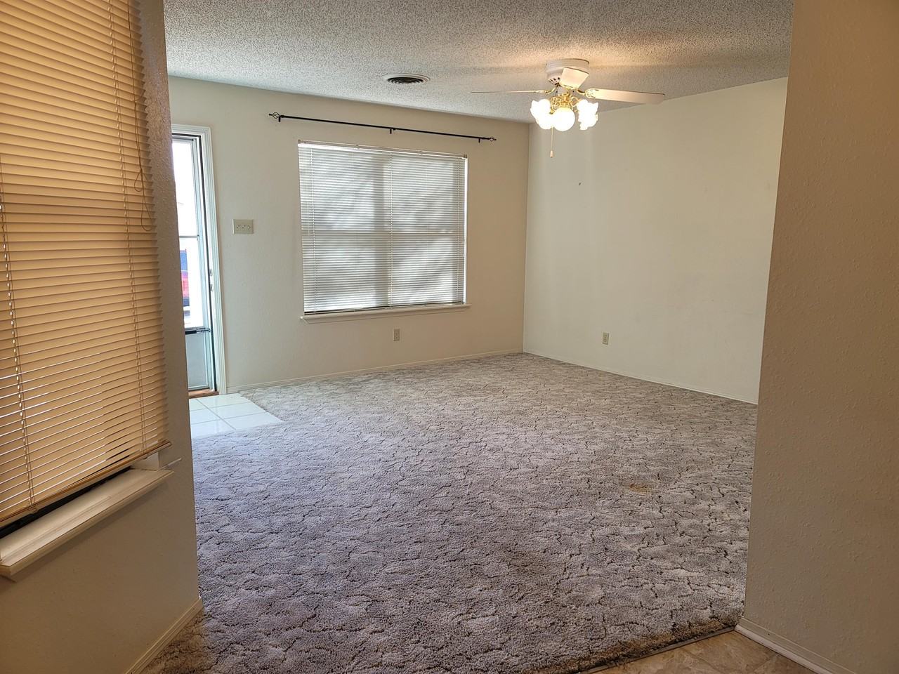 2406 1/2 N. Grand B - Photo 4 of 15