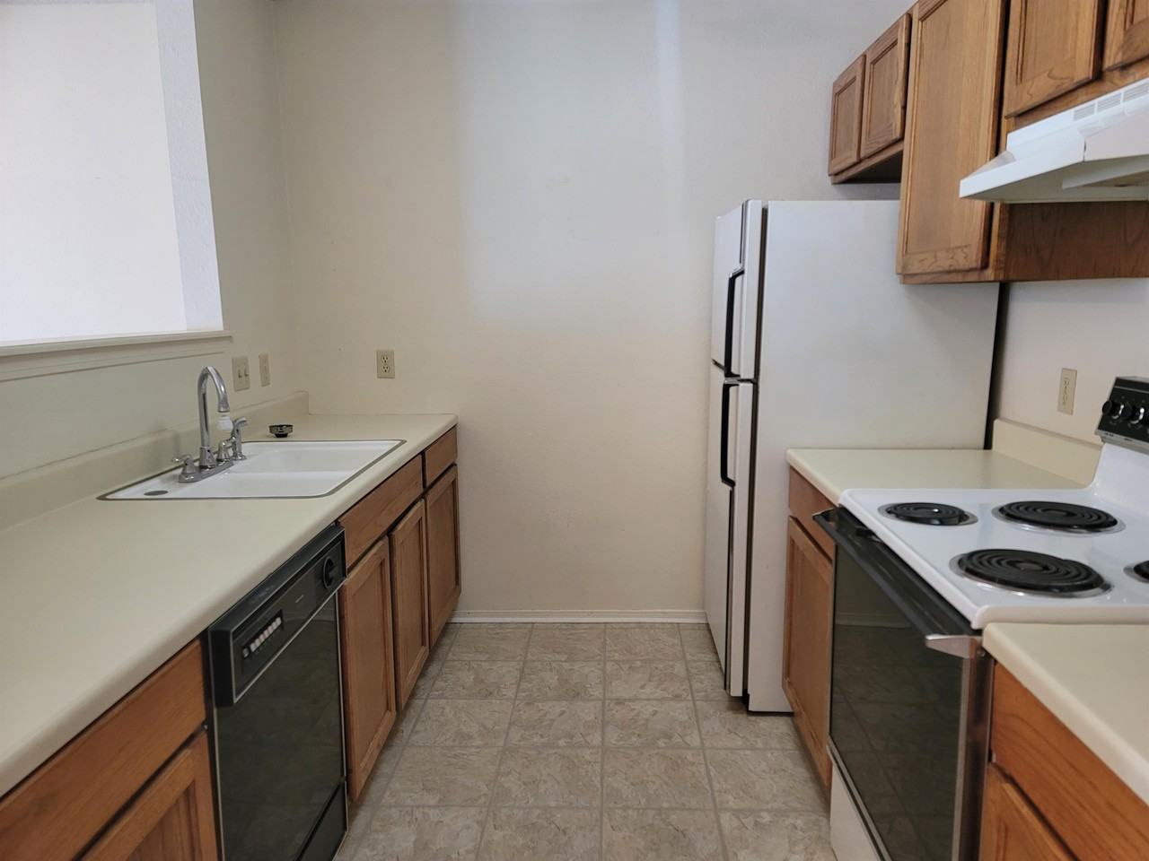 2406 1/2 N. Grand B - Photo 6 of 15