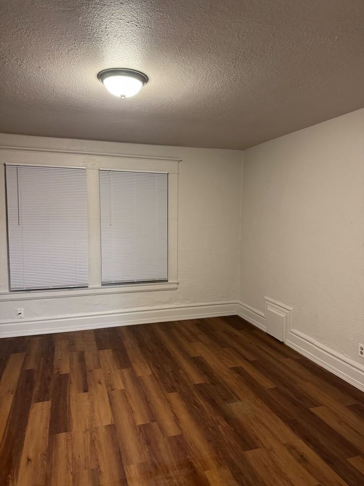 545 N. California St - Photo 3 of 26