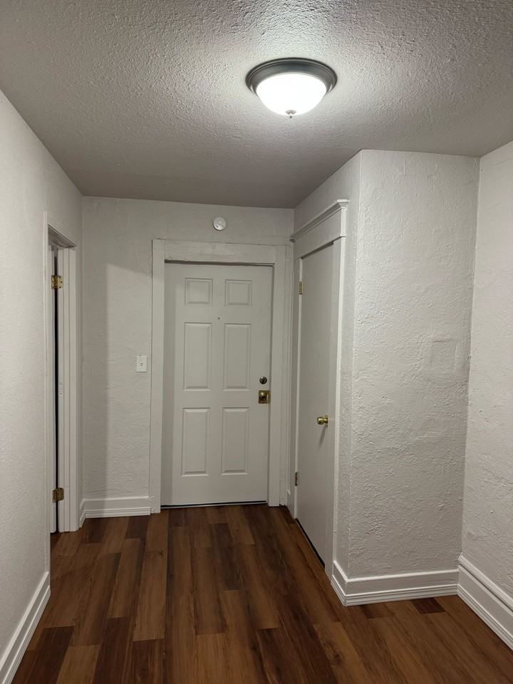 545 N. California St - Photo 6 of 26