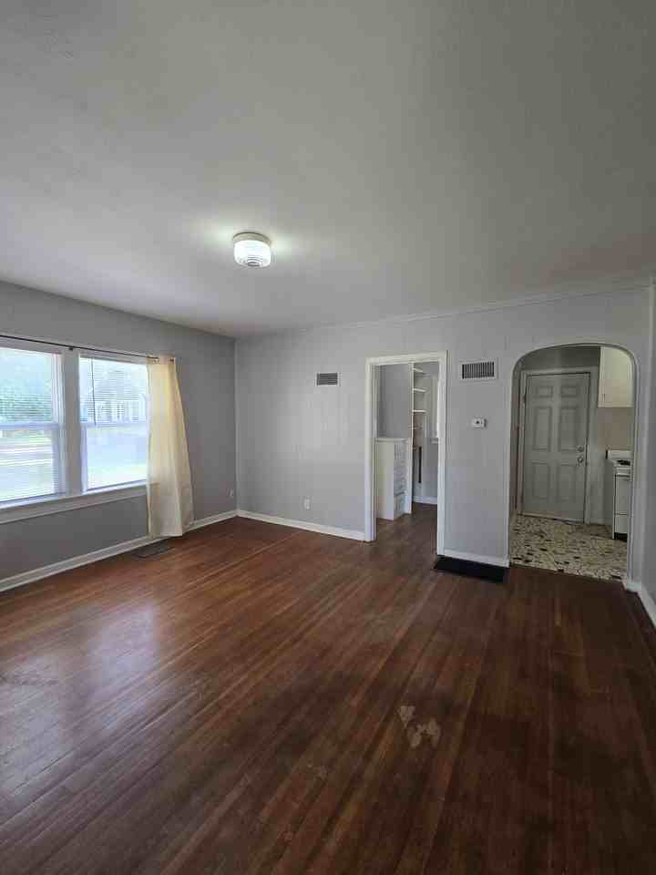 1707 East Lewis Street - Photo 3 of 11