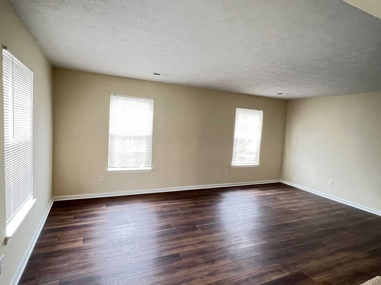 368 Deputy Lane - Photo 5 of 25