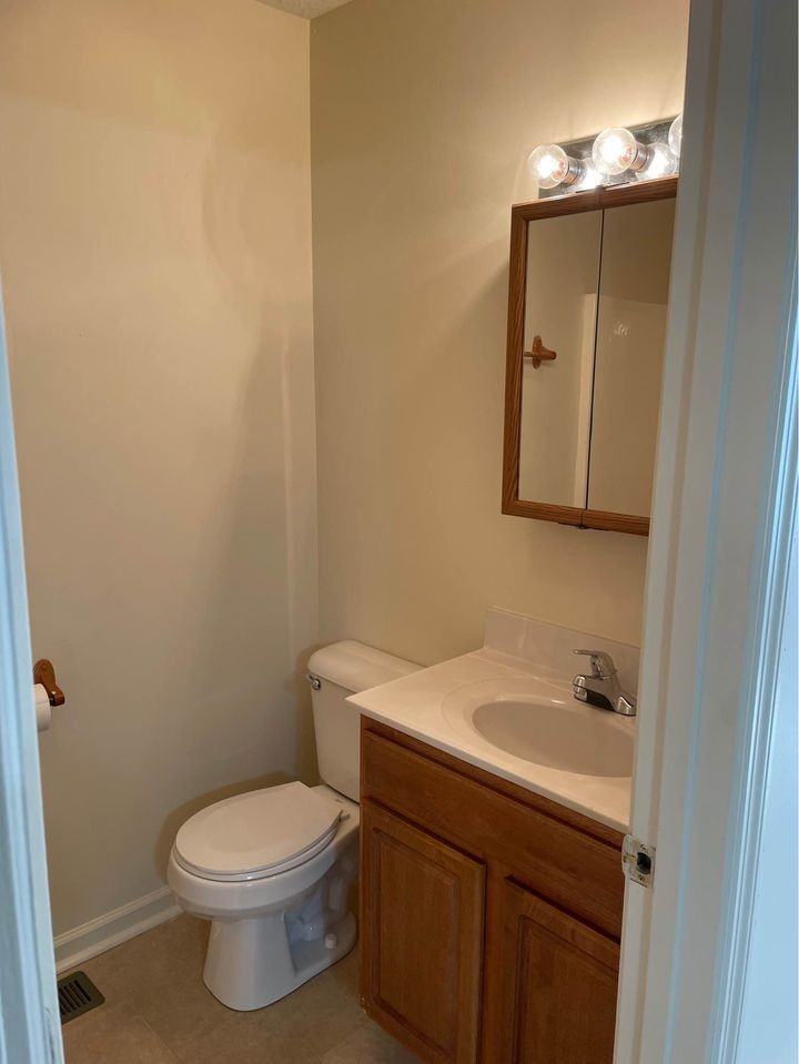 217 Aqueduct Drive - Photo 3 of 12