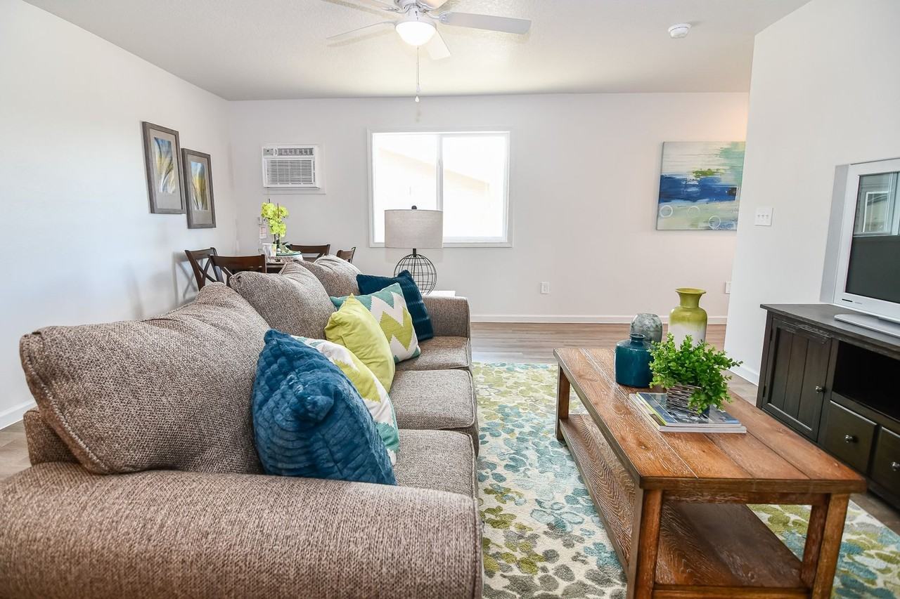 Sunset Pointe - Photo 2 of 50