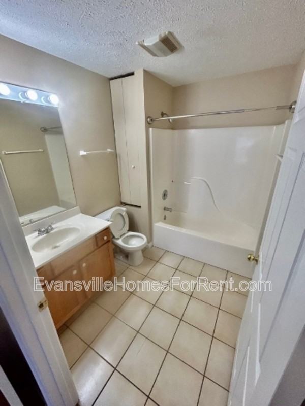 1713 N Spring St - Photo 6 of 21