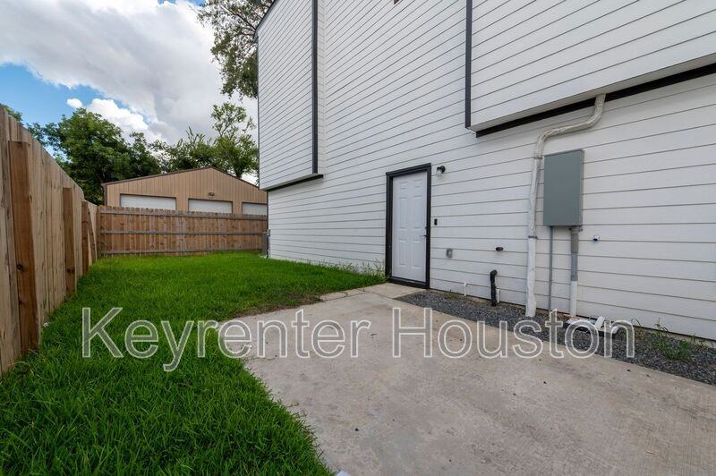 6309 Sandra St #2 - Photo 4 of 24