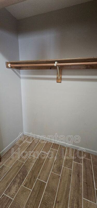 11905 W 117th Ter - Photo 4 of 50