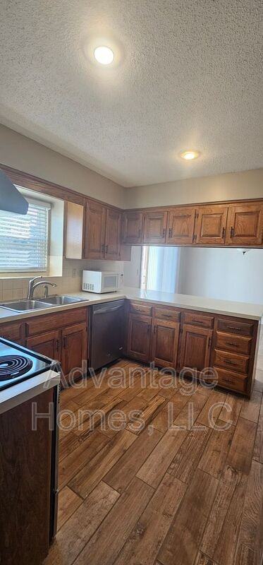 11905 W 117th Ter - Photo 6 of 50