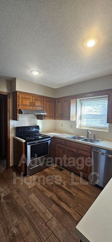 11905 W 117th Ter - Photo 7 of 50