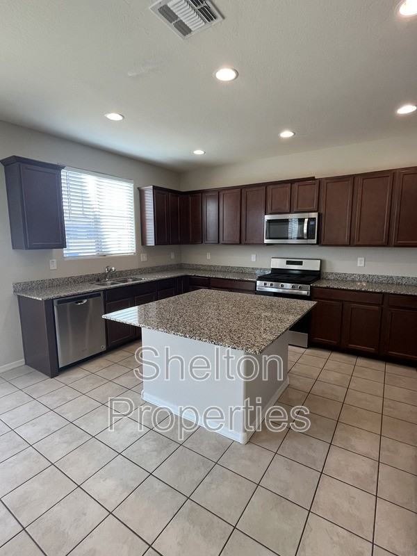 10817 W San Juan Ave - Photo 2 of 19